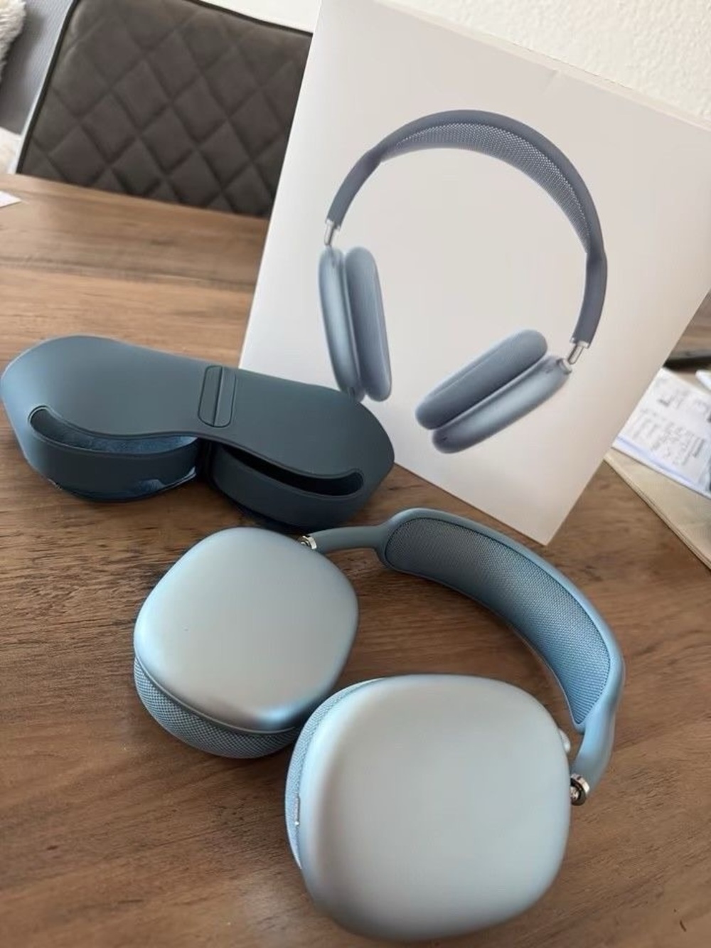 AirPod Max - Picture 3 of 4